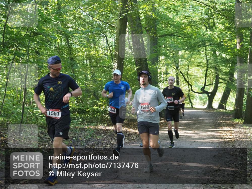 22.09.2024 - 32. Volkslauf durch das schöne Alstertal Miley Keyser http://msf.ph/oto/7137476 22.09.2024 10:20:21 Laufen 1551, 1576, 1600, 1565 meine-sportfotos.de