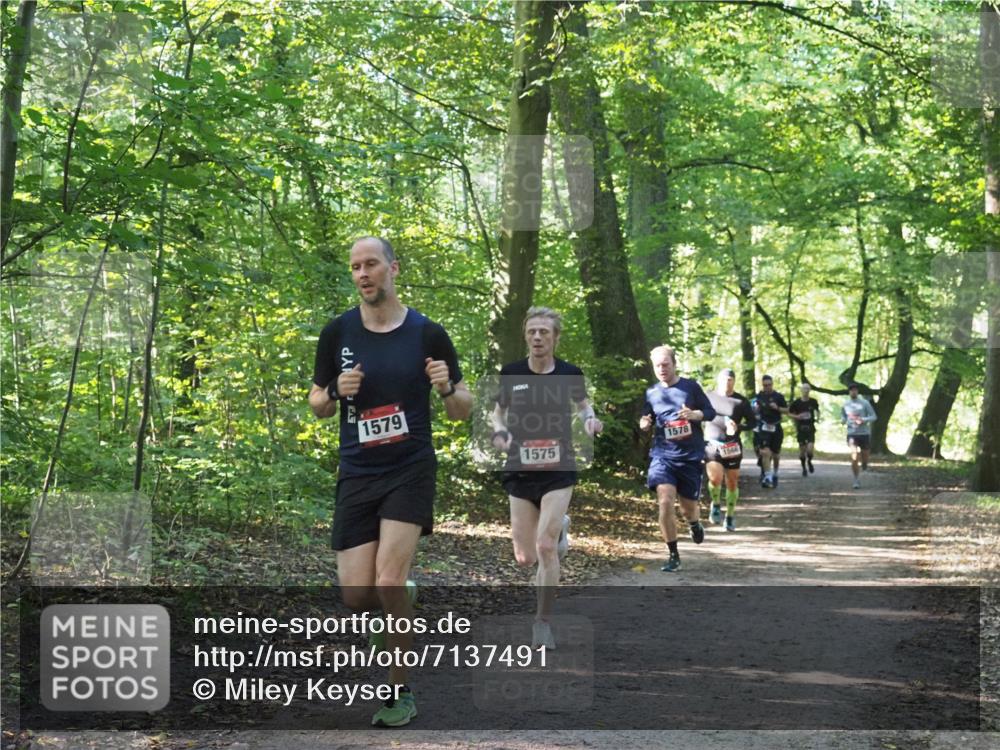 22.09.2024 - 32. Volkslauf durch das schöne Alstertal Miley Keyser http://msf.ph/oto/7137491 22.09.2024 10:20:14 Laufen 1579, 1575, 1578, 1566 meine-sportfotos.de