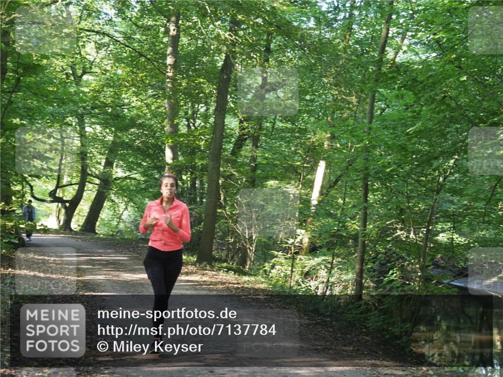 22.09.2024 - 32. Volkslauf durch das schöne Alstertal Miley Keyser http://msf.ph/oto/7137784 22.09.2024 10:14:57 Laufen  meine-sportfotos.de