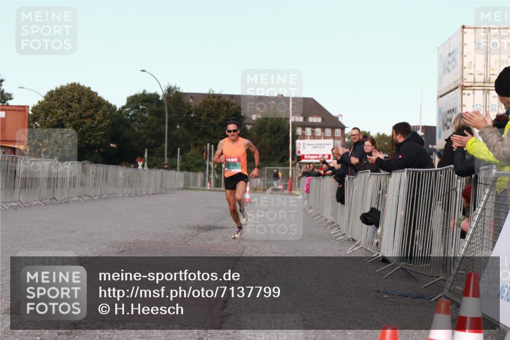 03.10.2024 - Köhlbrandbrückenlauf H.Heesch http://msf.ph/oto/7137799 03.10.2024 09:39:46 Ziel 3735 meine-sportfotos.de