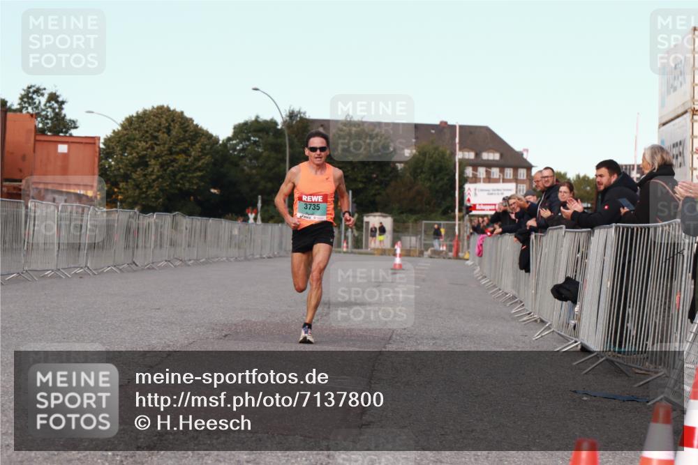 03.10.2024 - Köhlbrandbrückenlauf H.Heesch http://msf.ph/oto/7137800 03.10.2024 09:39:46 Ziel 3735 meine-sportfotos.de