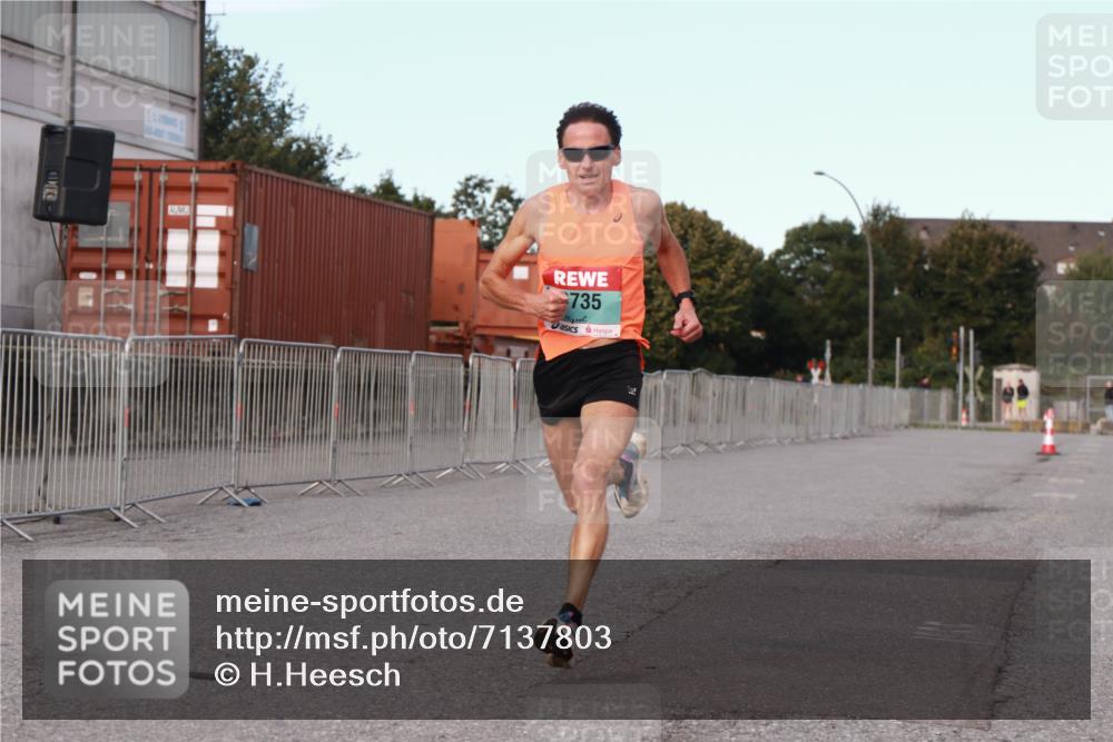 03.10.2024 - Köhlbrandbrückenlauf H.Heesch http://msf.ph/oto/7137803 03.10.2024 09:39:47 Ziel 3735 meine-sportfotos.de
