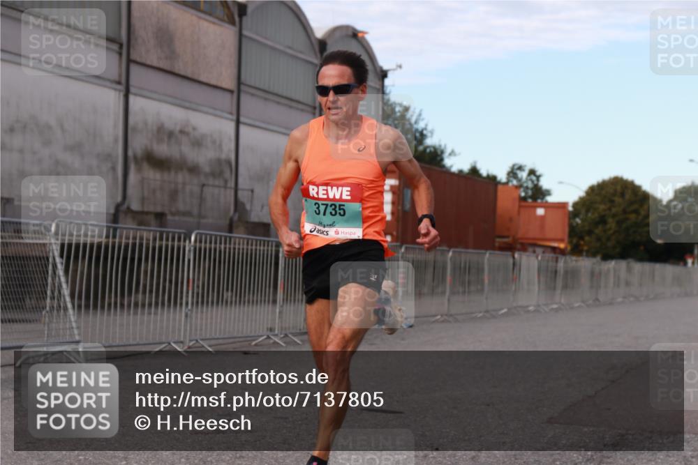 03.10.2024 - Köhlbrandbrückenlauf H.Heesch http://msf.ph/oto/7137805 03.10.2024 09:39:48 Ziel 3735 meine-sportfotos.de