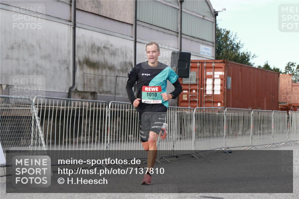 03.10.2024 - Köhlbrandbrückenlauf H.Heesch http://msf.ph/oto/7137810 03.10.2024 09:42:38 Ziel 1010 meine-sportfotos.de