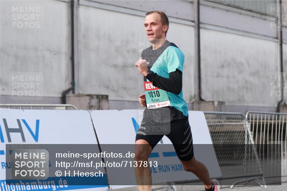 03.10.2024 - Köhlbrandbrückenlauf H.Heesch http://msf.ph/oto/7137813 03.10.2024 09:42:39 Ziel 1010 meine-sportfotos.de