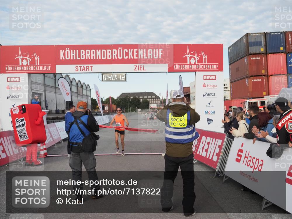 03.10.2024 - Köhlbrandbrückenlauf KatJ http://msf.ph/oto/7137822 03.10.2024 09:39:59 Ziel 3735 meine-sportfotos.de