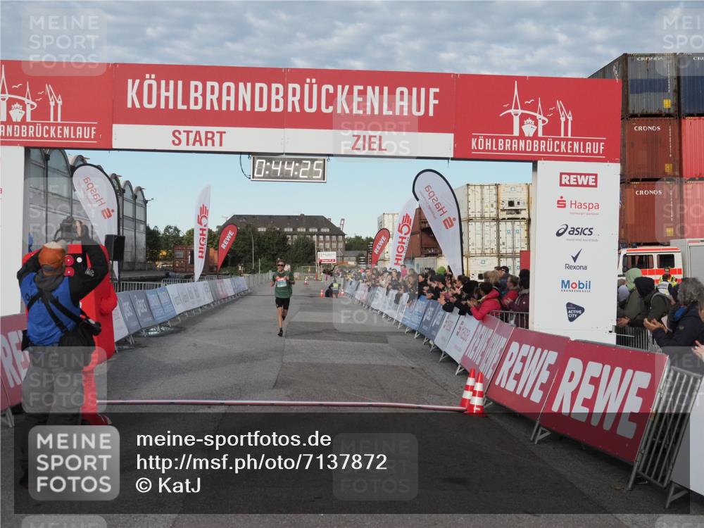 03.10.2024 - Köhlbrandbrückenlauf KatJ http://msf.ph/oto/7137872 03.10.2024 09:44:12 Ziel 1038 meine-sportfotos.de
