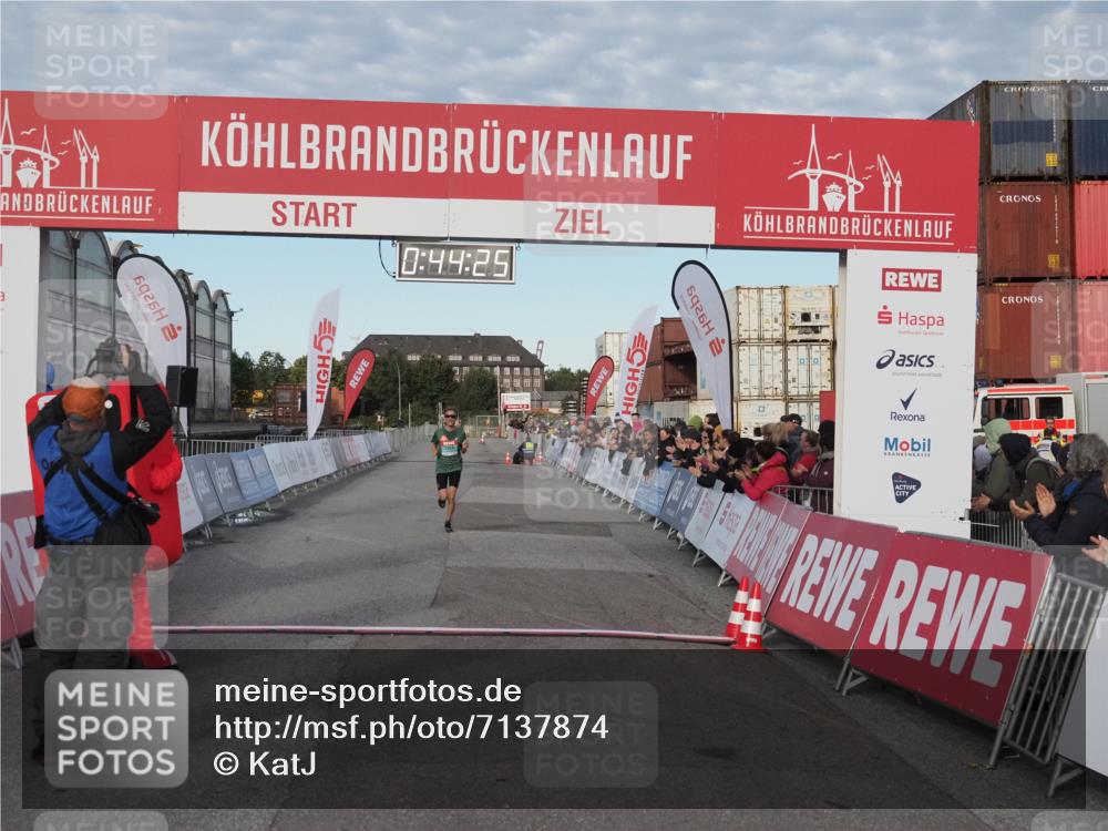 03.10.2024 - Köhlbrandbrückenlauf KatJ http://msf.ph/oto/7137874 03.10.2024 09:44:13 Ziel 1038 meine-sportfotos.de