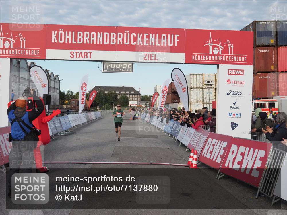 03.10.2024 - Köhlbrandbrückenlauf KatJ http://msf.ph/oto/7137880 03.10.2024 09:44:13 Ziel 1038 meine-sportfotos.de