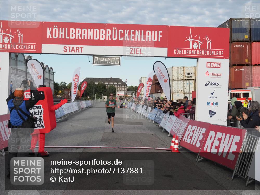 03.10.2024 - Köhlbrandbrückenlauf KatJ http://msf.ph/oto/7137881 03.10.2024 09:44:14 Ziel 1038 meine-sportfotos.de