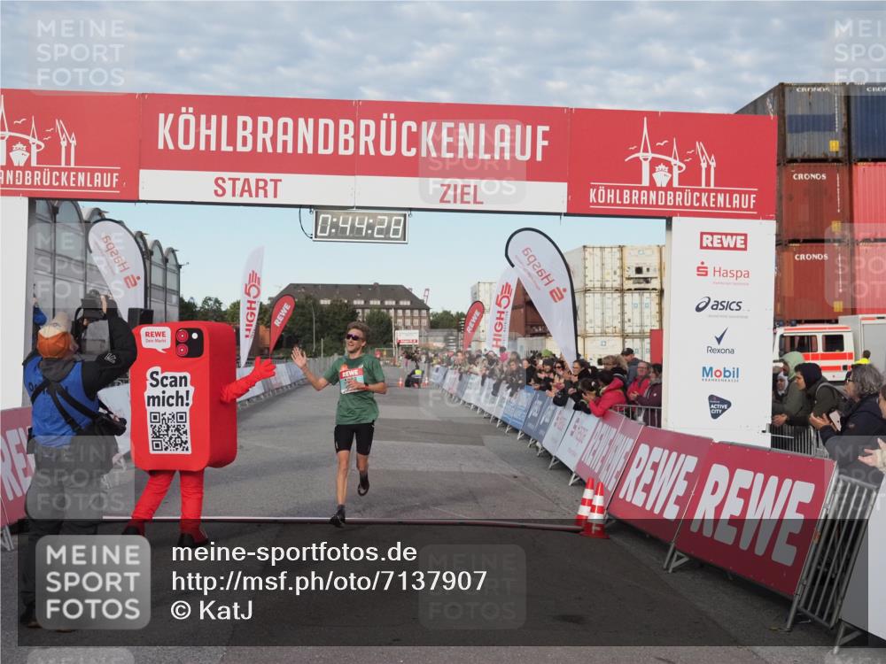 03.10.2024 - Köhlbrandbrückenlauf KatJ http://msf.ph/oto/7137907 03.10.2024 09:44:15 Ziel 1038 meine-sportfotos.de