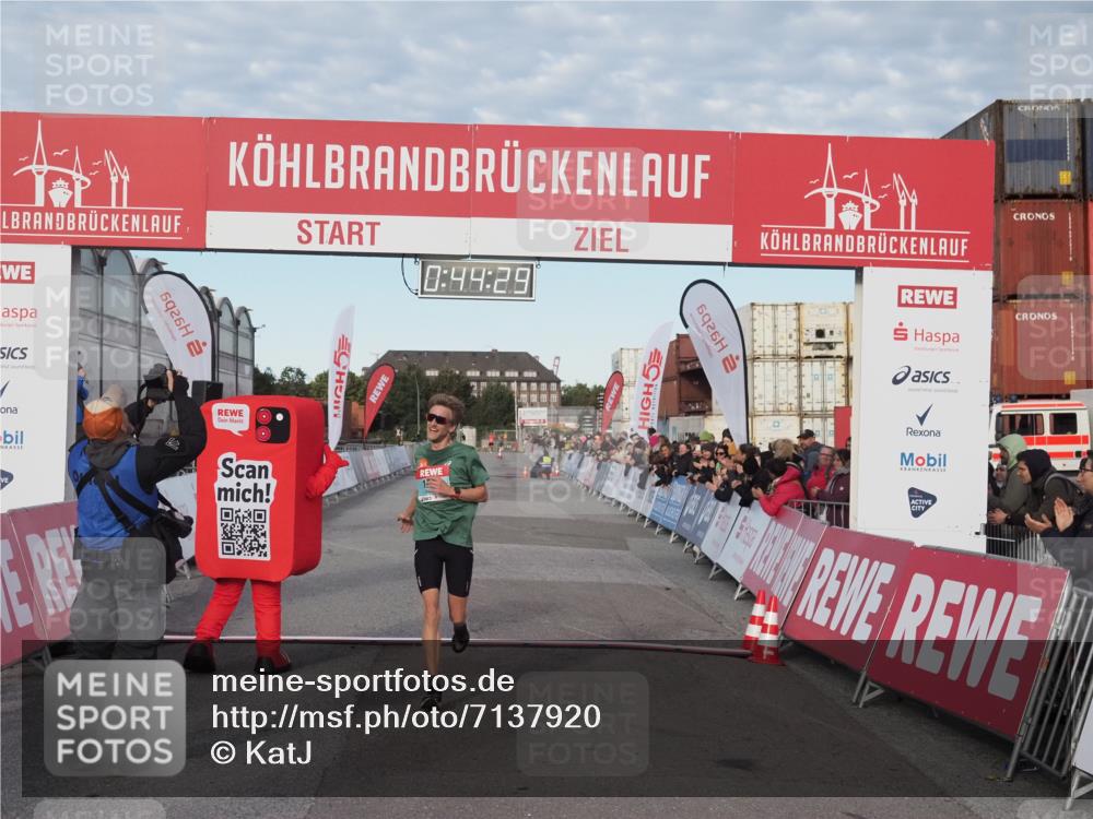 03.10.2024 - Köhlbrandbrückenlauf KatJ http://msf.ph/oto/7137920 03.10.2024 09:44:16 Ziel 1038 meine-sportfotos.de