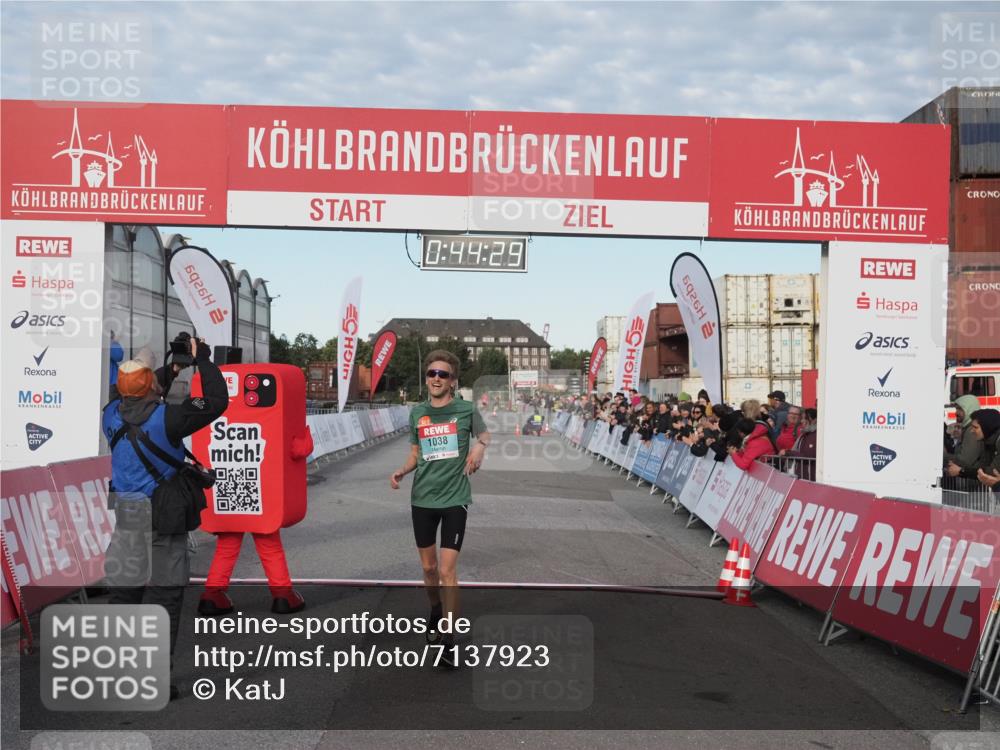 03.10.2024 - Köhlbrandbrückenlauf KatJ http://msf.ph/oto/7137923 03.10.2024 09:44:16 Ziel 1038 meine-sportfotos.de