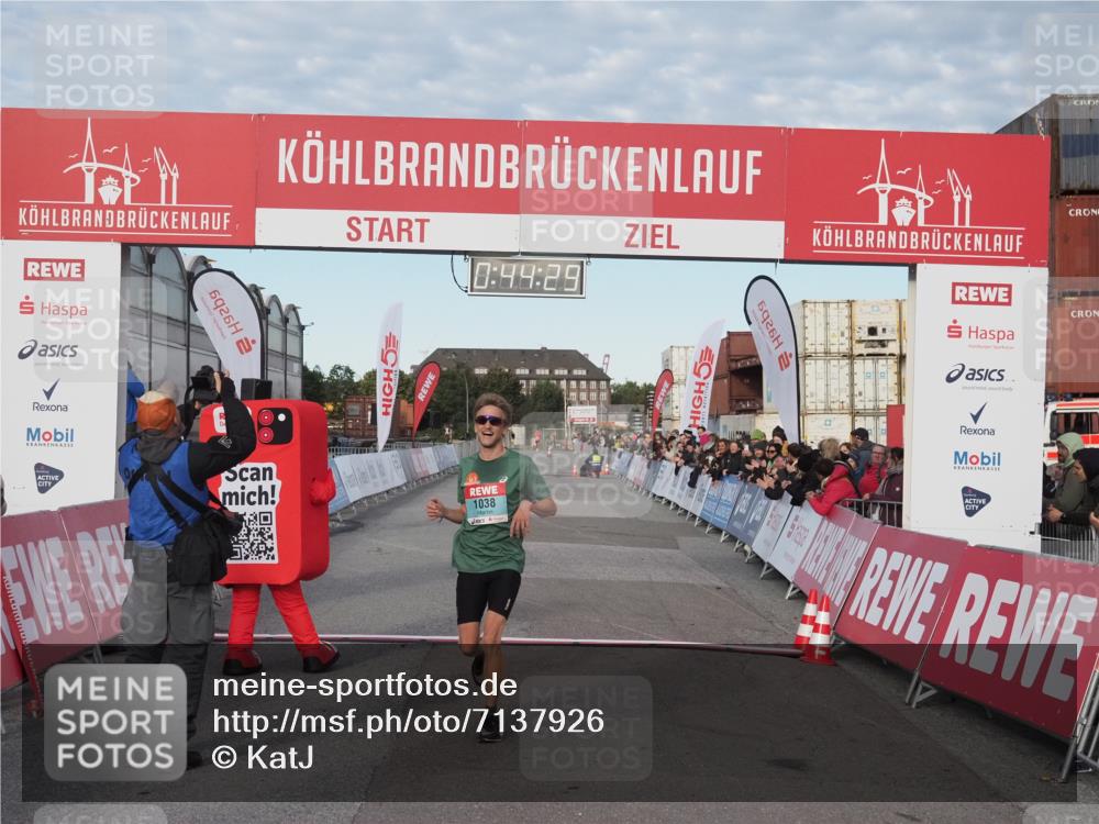 03.10.2024 - Köhlbrandbrückenlauf KatJ http://msf.ph/oto/7137926 03.10.2024 09:44:17 Ziel 1038 meine-sportfotos.de