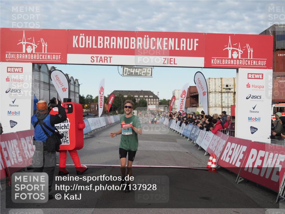 03.10.2024 - Köhlbrandbrückenlauf KatJ http://msf.ph/oto/7137928 03.10.2024 09:44:17 Ziel 1038 meine-sportfotos.de