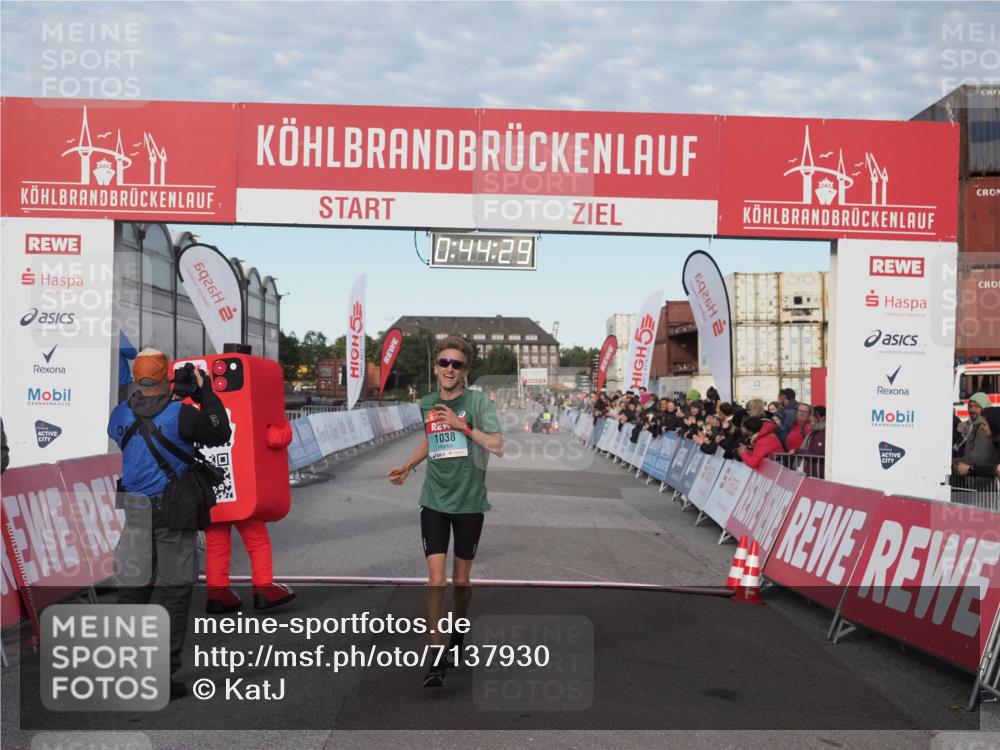 03.10.2024 - Köhlbrandbrückenlauf KatJ http://msf.ph/oto/7137930 03.10.2024 09:44:17 Ziel 1038 meine-sportfotos.de