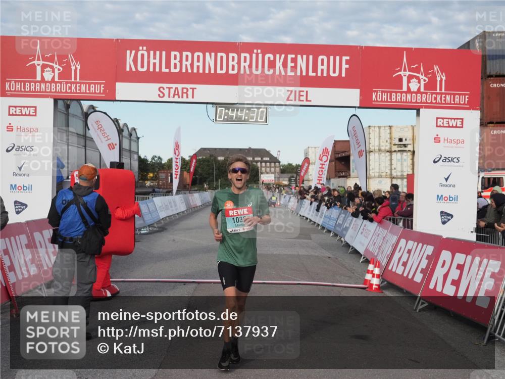 03.10.2024 - Köhlbrandbrückenlauf KatJ http://msf.ph/oto/7137937 03.10.2024 09:44:18 Ziel 1038 meine-sportfotos.de