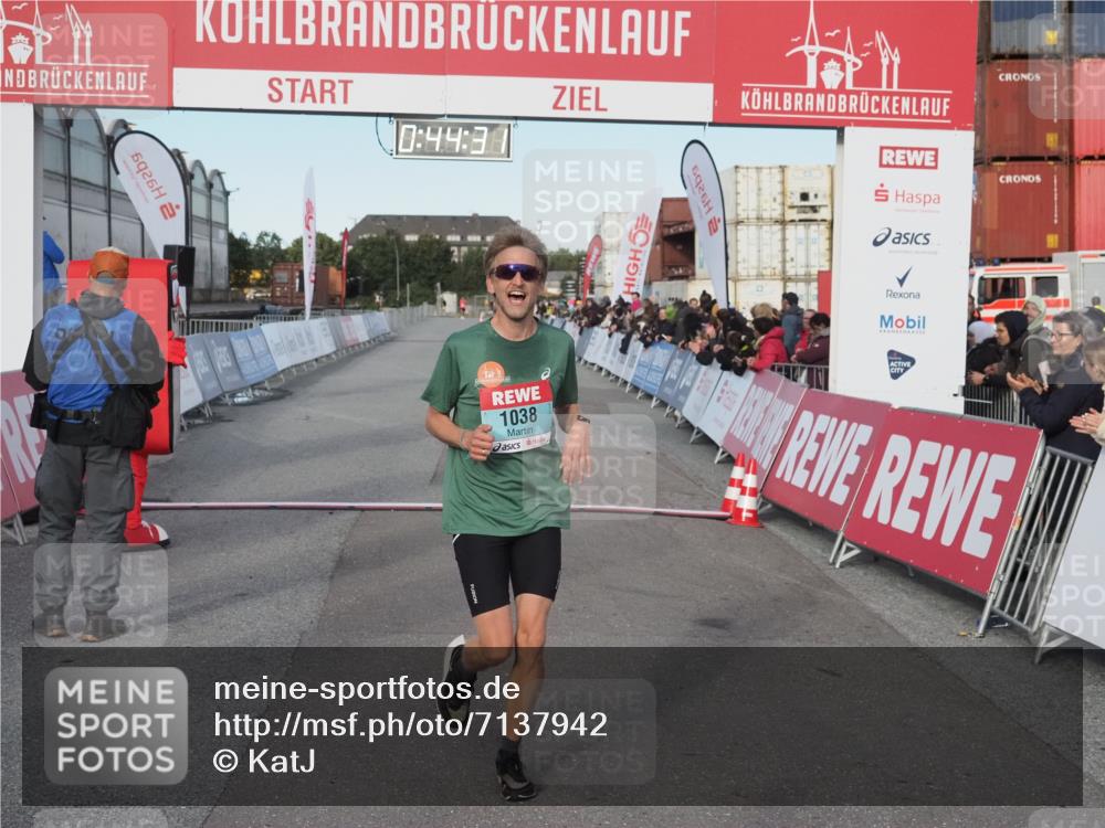 03.10.2024 - Köhlbrandbrückenlauf KatJ http://msf.ph/oto/7137942 03.10.2024 09:44:18 Ziel 1038 meine-sportfotos.de