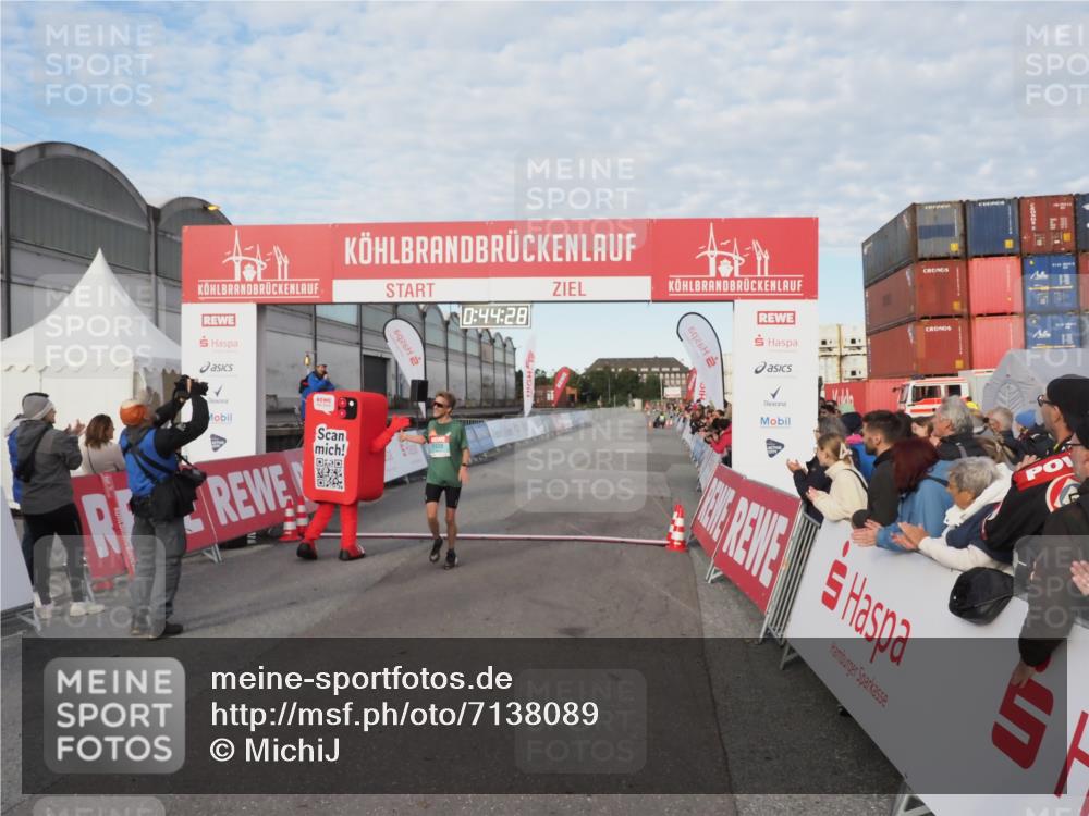 03.10.2024 - Köhlbrandbrückenlauf MichiJ http://msf.ph/oto/7138089 03.10.2024 09:44:16 Ziel 1038 meine-sportfotos.de