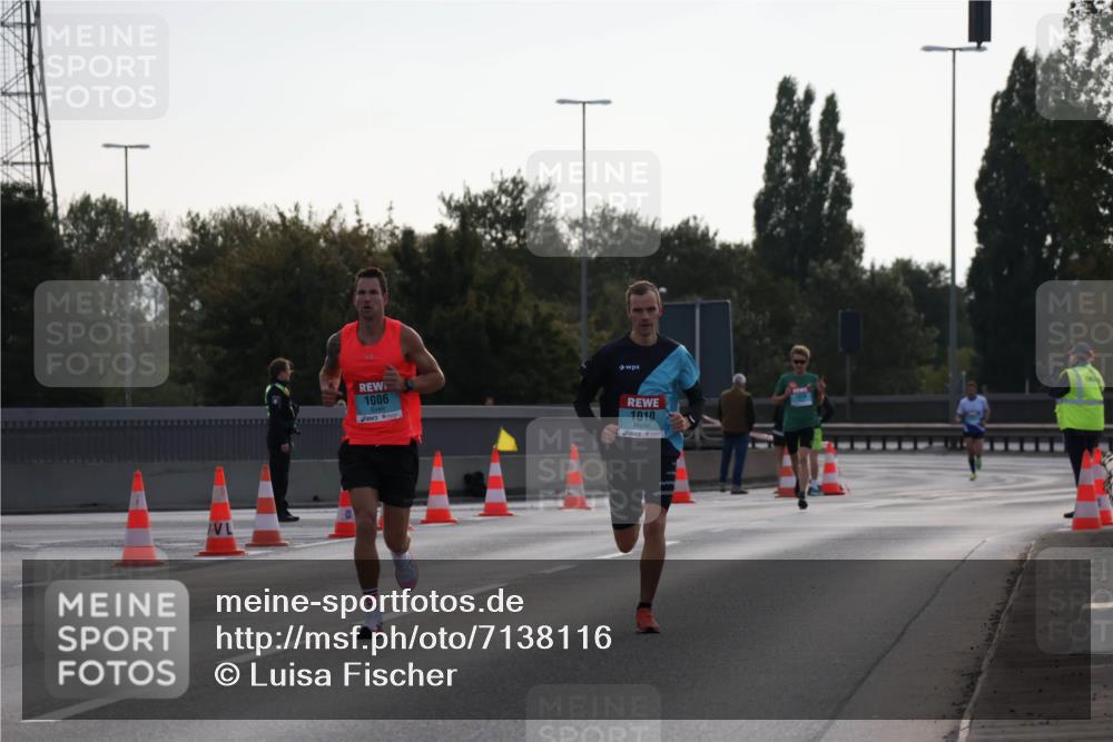 03.10.2024 - Köhlbrandbrückenlauf Luisa Fischer http://msf.ph/oto/7138116 03.10.2024 09:09:04 Position 3 1006, 1010 meine-sportfotos.de
