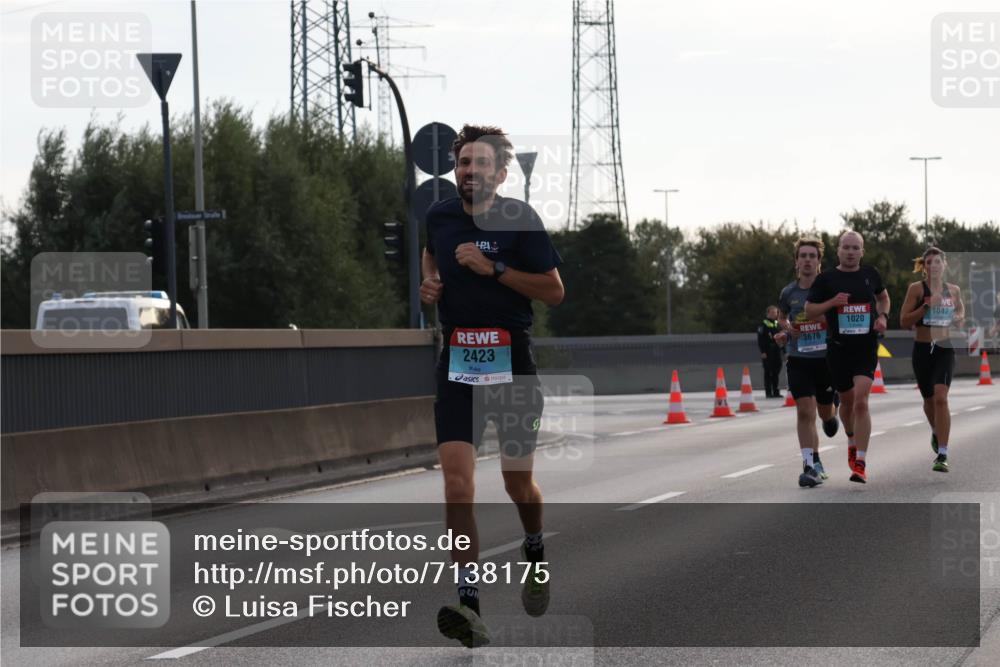 03.10.2024 - Köhlbrandbrückenlauf Luisa Fischer http://msf.ph/oto/7138175 03.10.2024 09:09:46 Position 3 2423, 3676, 1020, 1047, 310 meine-sportfotos.de