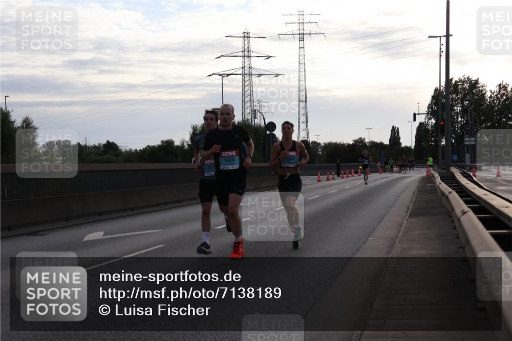 03.10.2024 - Köhlbrandbrückenlauf Luisa Fischer http://msf.ph/oto/7138189 03.10.2024 09:09:51 Position 3 367, 1020, 1047 meine-sportfotos.de