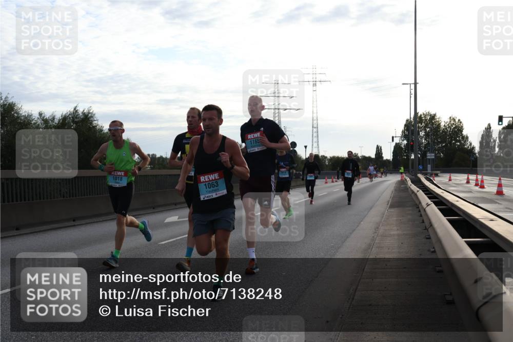 03.10.2024 - Köhlbrandbrückenlauf Luisa Fischer http://msf.ph/oto/7138248 03.10.2024 09:10:11 Position 3 1018, 1063, 1165, 1014 meine-sportfotos.de