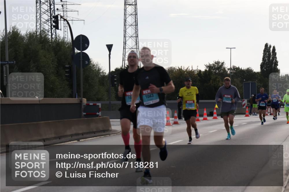 03.10.2024 - Köhlbrandbrückenlauf Luisa Fischer http://msf.ph/oto/7138281 03.10.2024 09:10:28 Position 3 10, 1043, 1313, 1052 meine-sportfotos.de