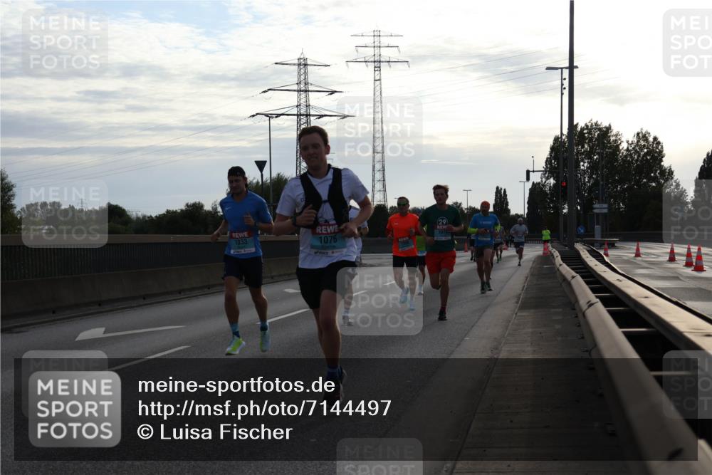 03.10.2024 - Köhlbrandbrückenlauf Luisa Fischer http://msf.ph/oto/7144497 03.10.2024 09:10:56 Position 3 1033, 1076, 29, 1077 meine-sportfotos.de