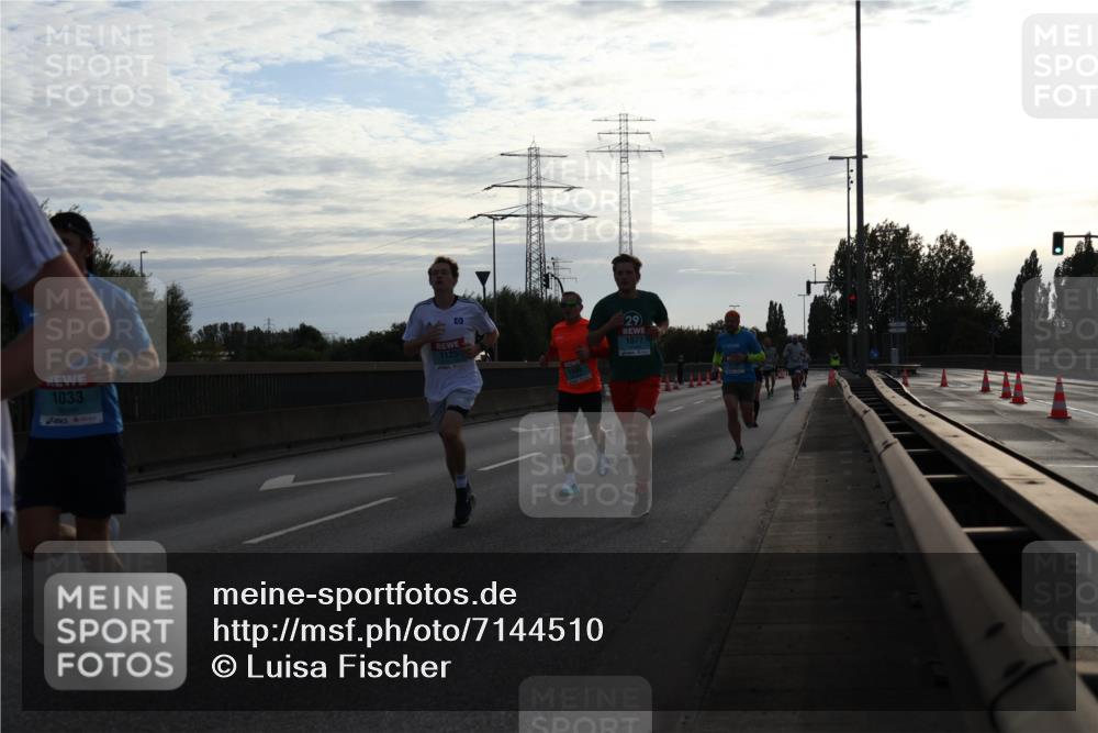 03.10.2024 - Köhlbrandbrückenlauf Luisa Fischer http://msf.ph/oto/7144510 03.10.2024 09:10:57 Position 3 1033, 1125, 29, 1077 meine-sportfotos.de