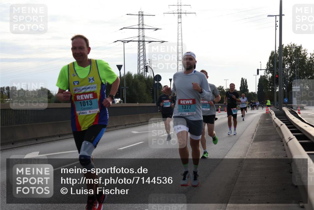 03.10.2024 - Köhlbrandbrückenlauf Luisa Fischer http://msf.ph/oto/7144536 03.10.2024 09:11:05 Position 3 1013, 1115, 1377, 1055, 71 meine-sportfotos.de