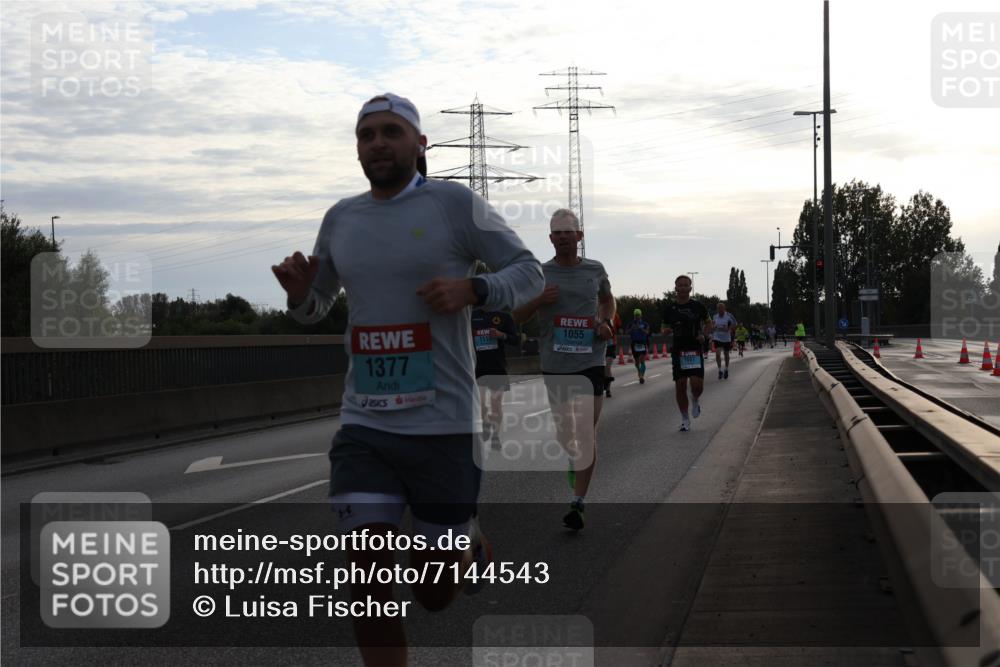03.10.2024 - Köhlbrandbrückenlauf Luisa Fischer http://msf.ph/oto/7144543 03.10.2024 09:11:06 Position 3 1377, 1115, 1055 meine-sportfotos.de
