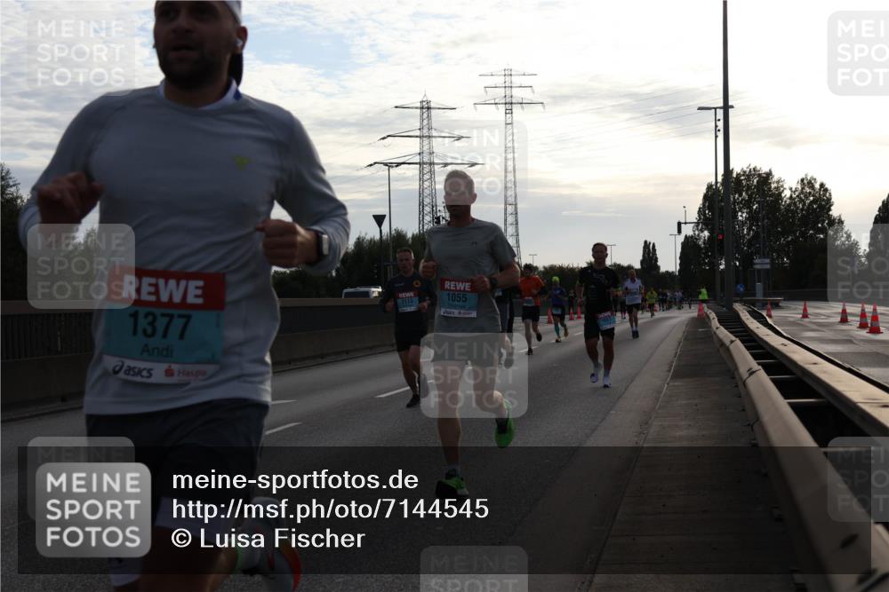 03.10.2024 - Köhlbrandbrückenlauf Luisa Fischer http://msf.ph/oto/7144545 03.10.2024 09:11:06 Position 3 1377, 3, 1115, 1055 meine-sportfotos.de