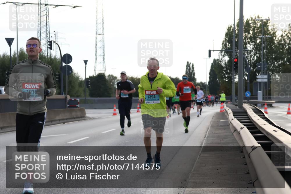 03.10.2024 - Köhlbrandbrückenlauf Luisa Fischer http://msf.ph/oto/7144575 03.10.2024 09:11:21 Position 3 1016, 1394, 1203 meine-sportfotos.de