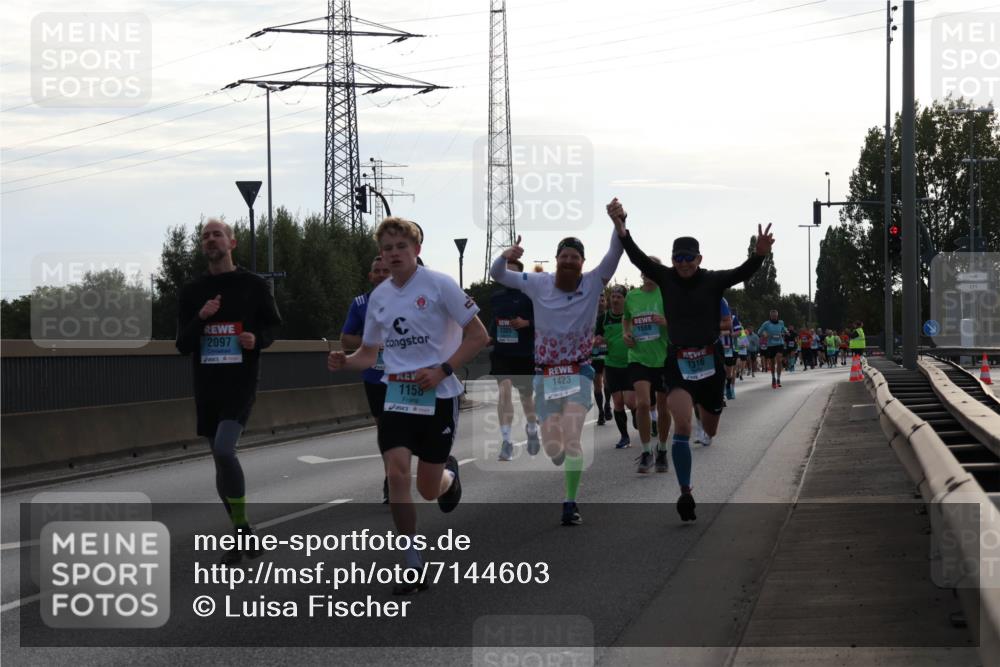 03.10.2024 - Köhlbrandbrückenlauf Luisa Fischer http://msf.ph/oto/7144603 03.10.2024 09:11:31 Position 3 2097, 1158, 1423, 1088, 1316 meine-sportfotos.de