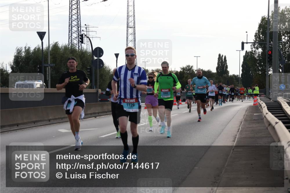 03.10.2024 - Köhlbrandbrückenlauf Luisa Fischer http://msf.ph/oto/7144617 03.10.2024 09:11:38 Position 3 1129, 1260, 1065 meine-sportfotos.de