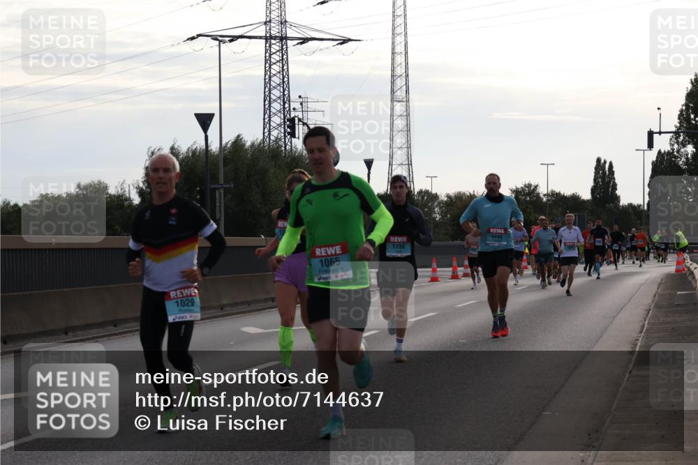 03.10.2024 - Köhlbrandbrückenlauf Luisa Fischer http://msf.ph/oto/7144637 03.10.2024 09:11:41 Position 3 188, 1029, 1065, 1248, 1198 meine-sportfotos.de