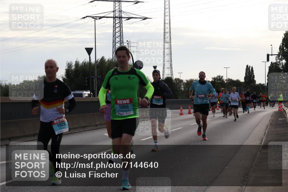 03.10.2024 - Köhlbrandbrückenlauf Luisa Fischer http://msf.ph/oto/7144640 03.10.2024 09:11:41 Position 3 1029, 1198, 1248, 1065 meine-sportfotos.de