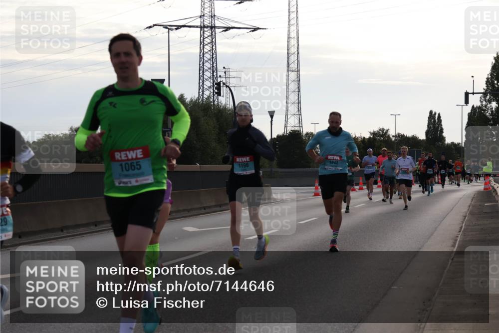 03.10.2024 - Köhlbrandbrückenlauf Luisa Fischer http://msf.ph/oto/7144646 03.10.2024 09:11:42 Position 3 29, 1065, 1198, 1248 meine-sportfotos.de