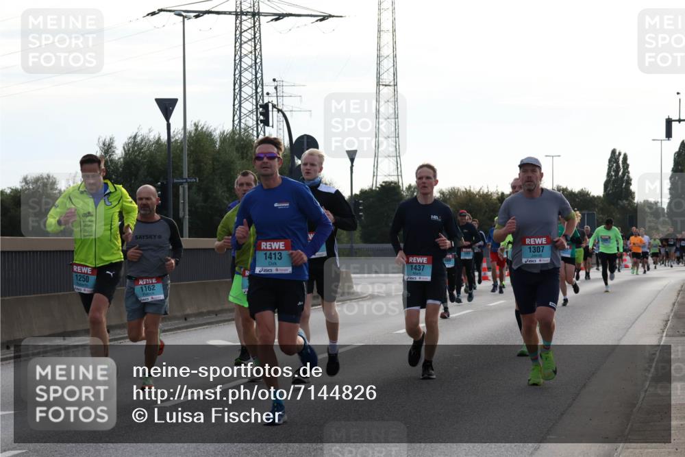03.10.2024 - Köhlbrandbrückenlauf Luisa Fischer http://msf.ph/oto/7144826 03.10.2024 09:12:04 Position 3 1250, 1162, 1413, 1437, 1307 meine-sportfotos.de