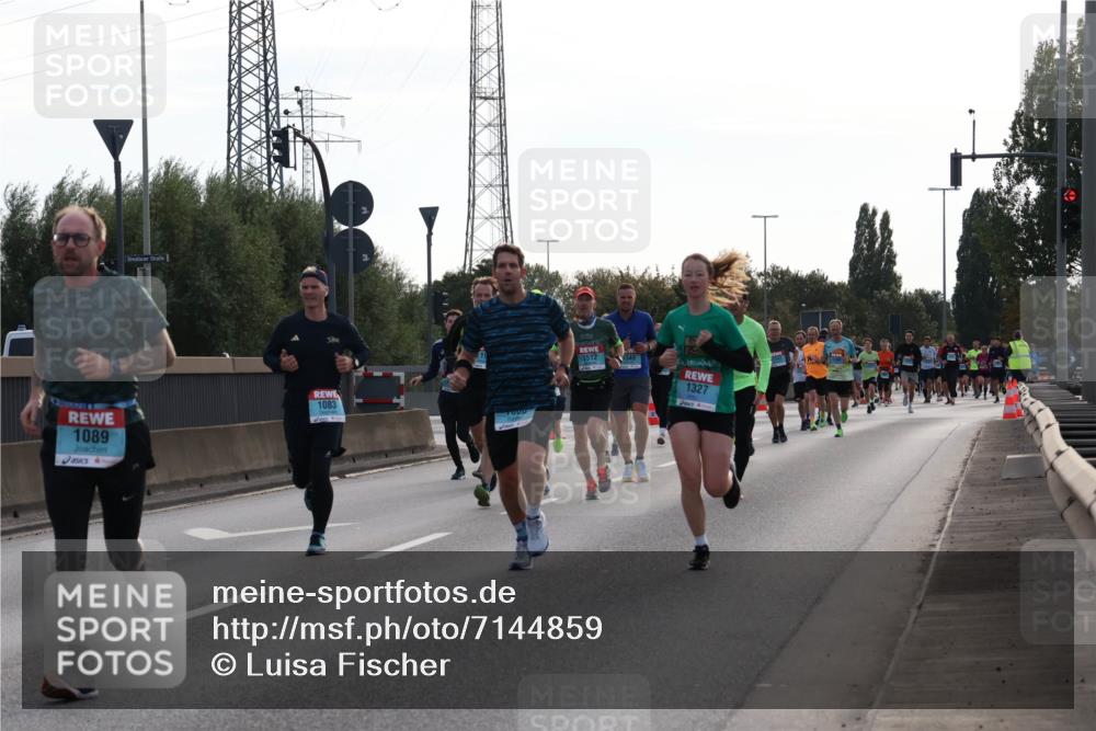 03.10.2024 - Köhlbrandbrückenlauf Luisa Fischer http://msf.ph/oto/7144859 03.10.2024 09:12:09 Position 3 59, 1083, 1000, 1089, 1512, 1327 meine-sportfotos.de