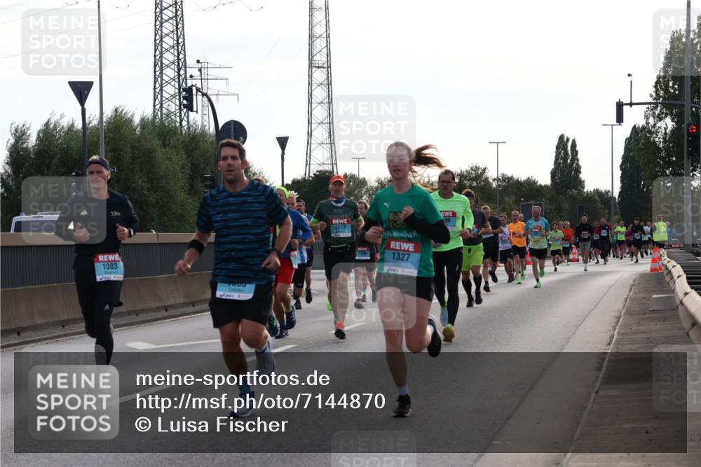 03.10.2024 - Köhlbrandbrückenlauf Luisa Fischer http://msf.ph/oto/7144870 03.10.2024 09:12:11 Position 3 50, 1083, 1000, 1512, 1327, 96, 442 meine-sportfotos.de