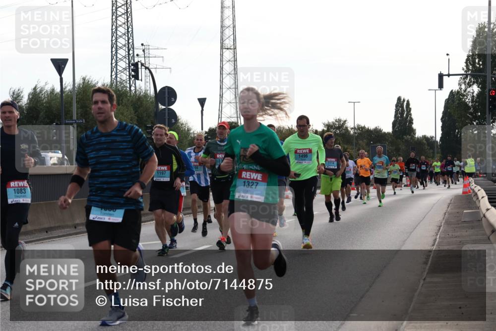 03.10.2024 - Köhlbrandbrückenlauf Luisa Fischer http://msf.ph/oto/7144875 03.10.2024 09:12:11 Position 3 50, 1083, 1000, 108, 1197, 15, 1327, 1496, 1114 meine-sportfotos.de