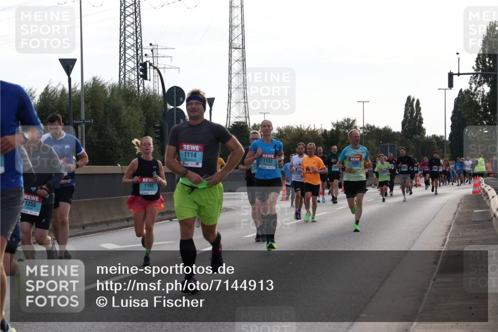 03.10.2024 - Köhlbrandbrückenlauf Luisa Fischer http://msf.ph/oto/7144913 03.10.2024 09:12:16 Position 3 1255, 1193, 1114, 1132, 1268 meine-sportfotos.de