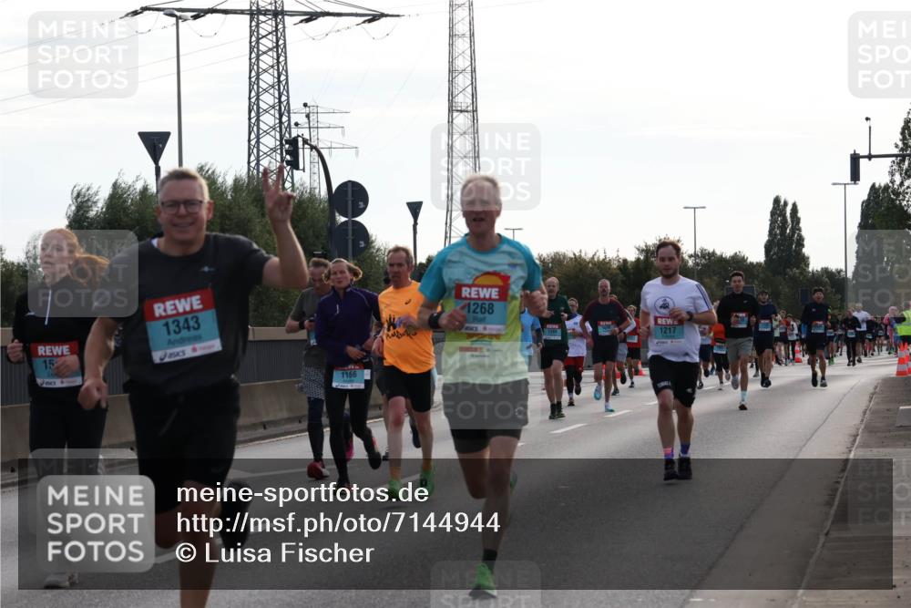03.10.2024 - Köhlbrandbrückenlauf Luisa Fischer http://msf.ph/oto/7144944 03.10.2024 09:12:20 Position 3 15, 1343, 11, 1166, 1268, 1384, 1217 meine-sportfotos.de