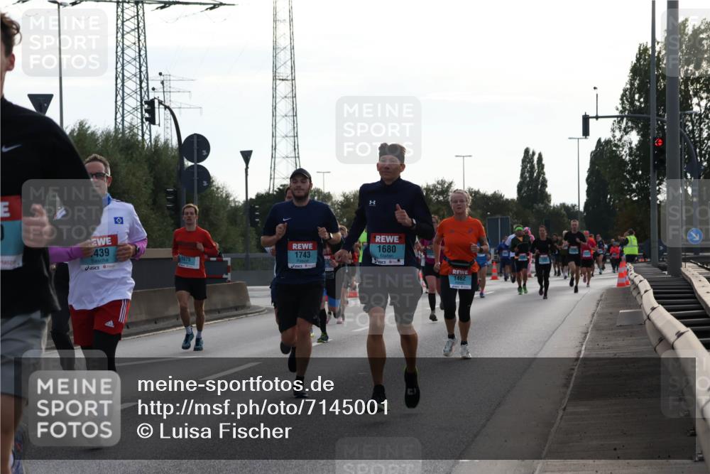 03.10.2024 - Köhlbrandbrückenlauf Luisa Fischer http://msf.ph/oto/7145001 03.10.2024 09:12:30 Position 3 439, 1743, 1680, 1462, 1075 meine-sportfotos.de