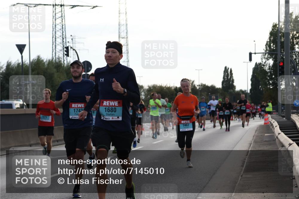 03.10.2024 - Köhlbrandbrückenlauf Luisa Fischer http://msf.ph/oto/7145010 03.10.2024 09:12:31 Position 3 1075, 1743, 1680, 1462 meine-sportfotos.de