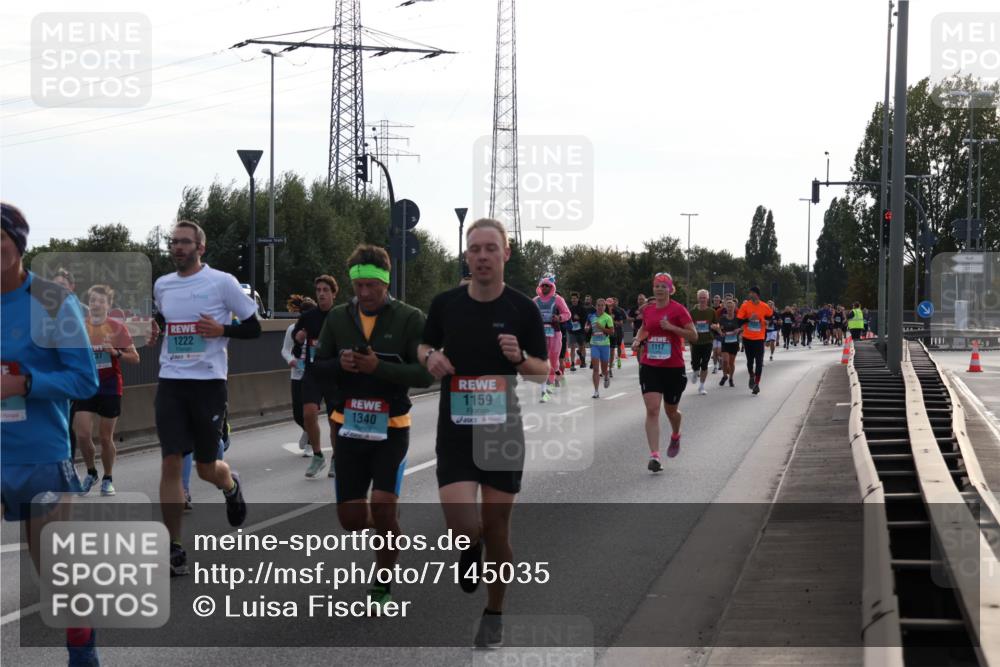 03.10.2024 - Köhlbrandbrückenlauf Luisa Fischer http://msf.ph/oto/7145035 03.10.2024 09:12:44 Position 3 37, 1222, 1340, 1159, 1117 meine-sportfotos.de