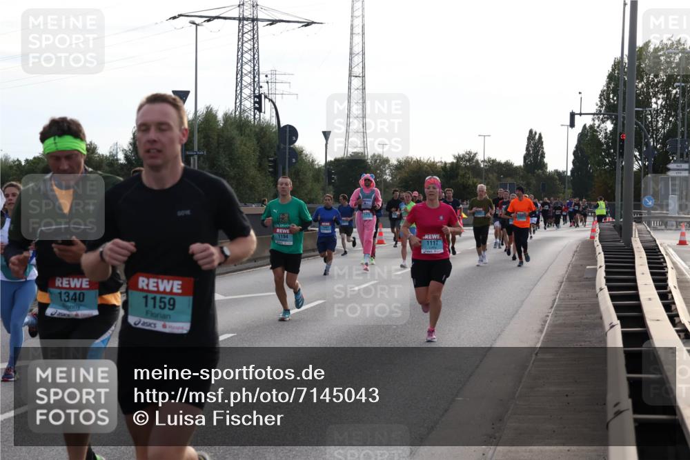 03.10.2024 - Köhlbrandbrückenlauf Luisa Fischer http://msf.ph/oto/7145043 03.10.2024 09:12:45 Position 3 1340, 1159, 00, 1194, 1117 meine-sportfotos.de