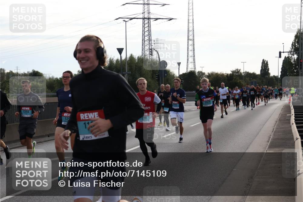 03.10.2024 - Köhlbrandbrückenlauf Luisa Fischer http://msf.ph/oto/7145109 03.10.2024 09:12:58 Position 3 2076, 2696, 1212, 1314, 129, 11, 266 meine-sportfotos.de